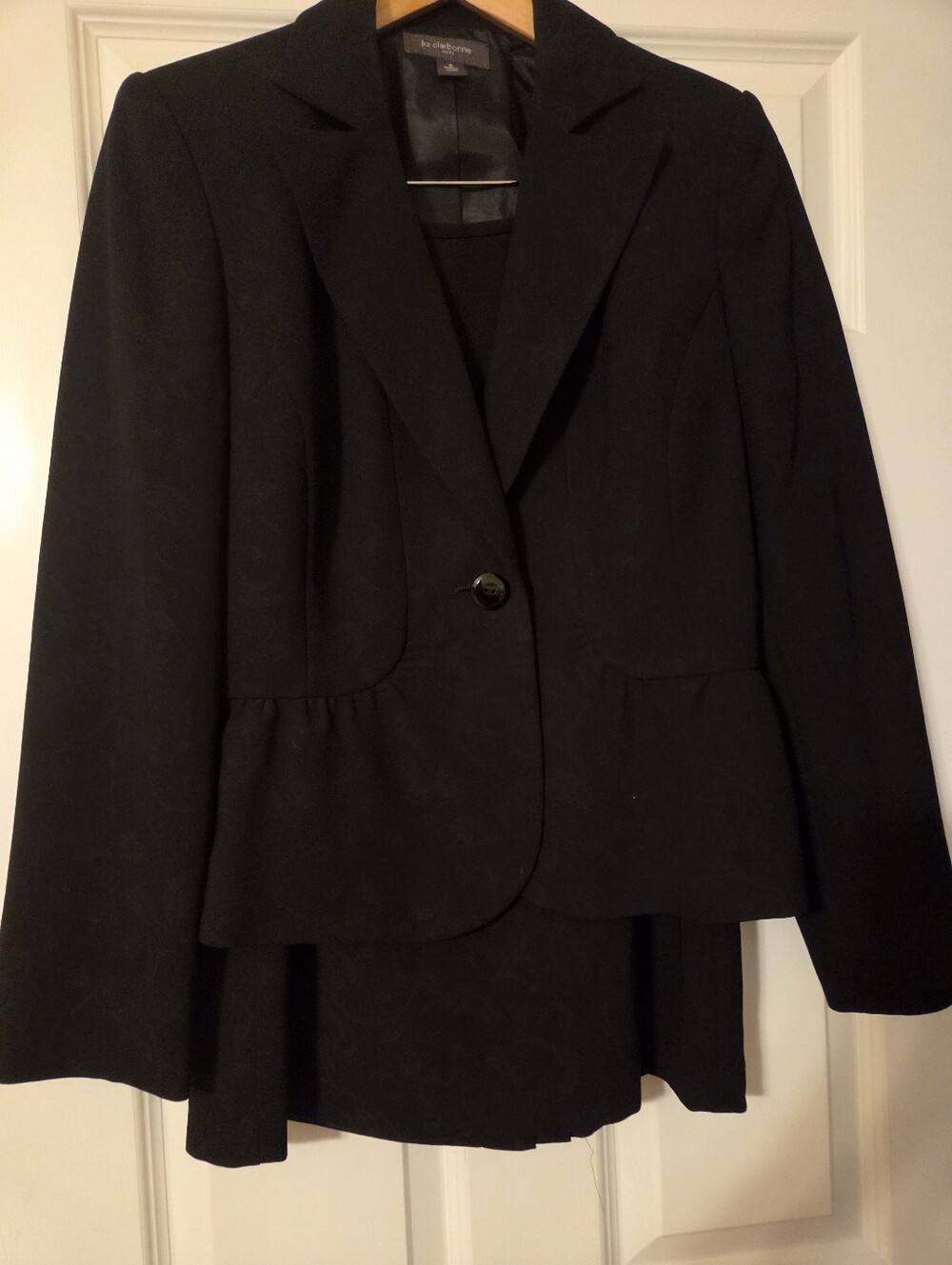 Liz Claiborne Black Peplum Single-Button Skirt Suit Size 8 Excellent